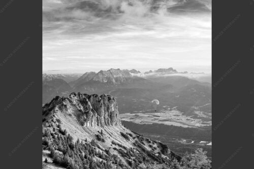 Signalkopf mit Karwendel- und Wettersteingebirge - Abflug 1:1 sw -- Gleitschirm im Karwendel - mehr Infos bei www.Kriner-Weiermann.de