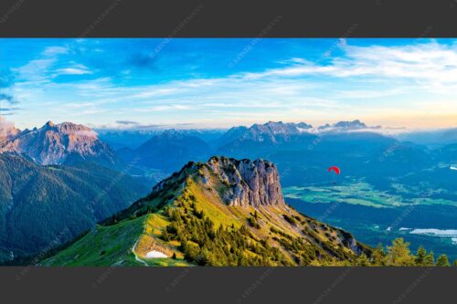 Signalkopf mit Karwendel- und Wettersteingebirge - Abflug 2:1  -- Gleitschirm im Karwendel - mehr Infos bei www.Kriner-Weiermann.de