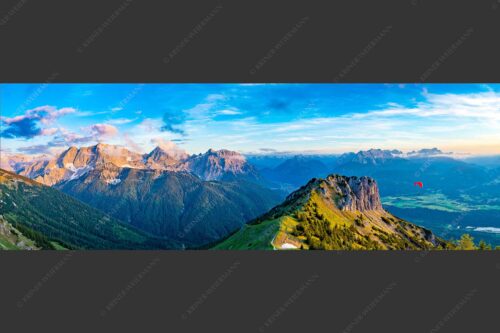 Signalkopf mit Karwendel- und Wettersteingebirge - Abflug 3:1  -- Gleitschirm im Karwendel - mehr Infos bei www.Kriner-Weiermann.de