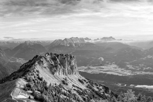 Signalkopf mit Karwendel- und Wettersteingebirge - Abflug 3:2 sw -- Gleitschirm im Karwendel - mehr Infos bei www.Kriner-Weiermann.de