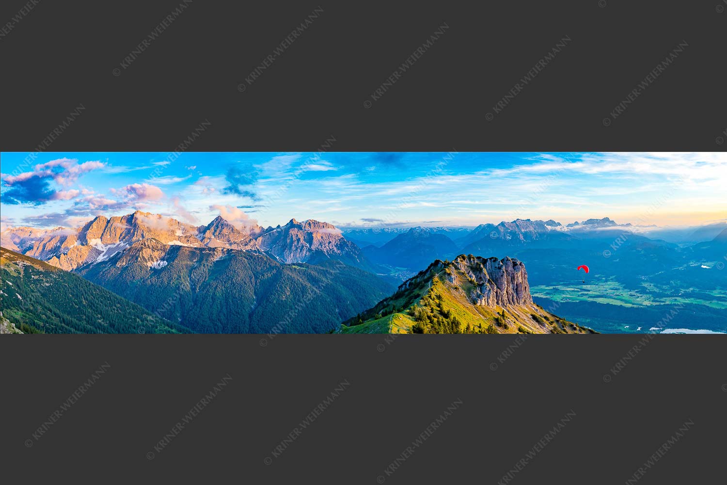Signalkopf mit Karwendel- und Wettersteingebirge - Abflug 4:1 -- Gleitschirm im Karwendel - mehr Infos bei www.Kriner-Weiermann.de