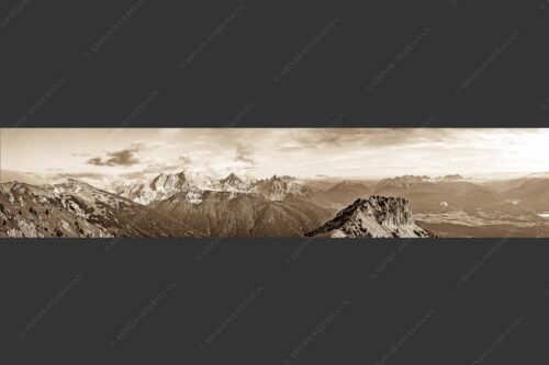 Signalkopf mit Karwendel- und Wettersteingebirge - Abflug 5:1 sepia -- Gleitschirm im Karwendel - mehr Infos bei www.Kriner-Weiermann.de