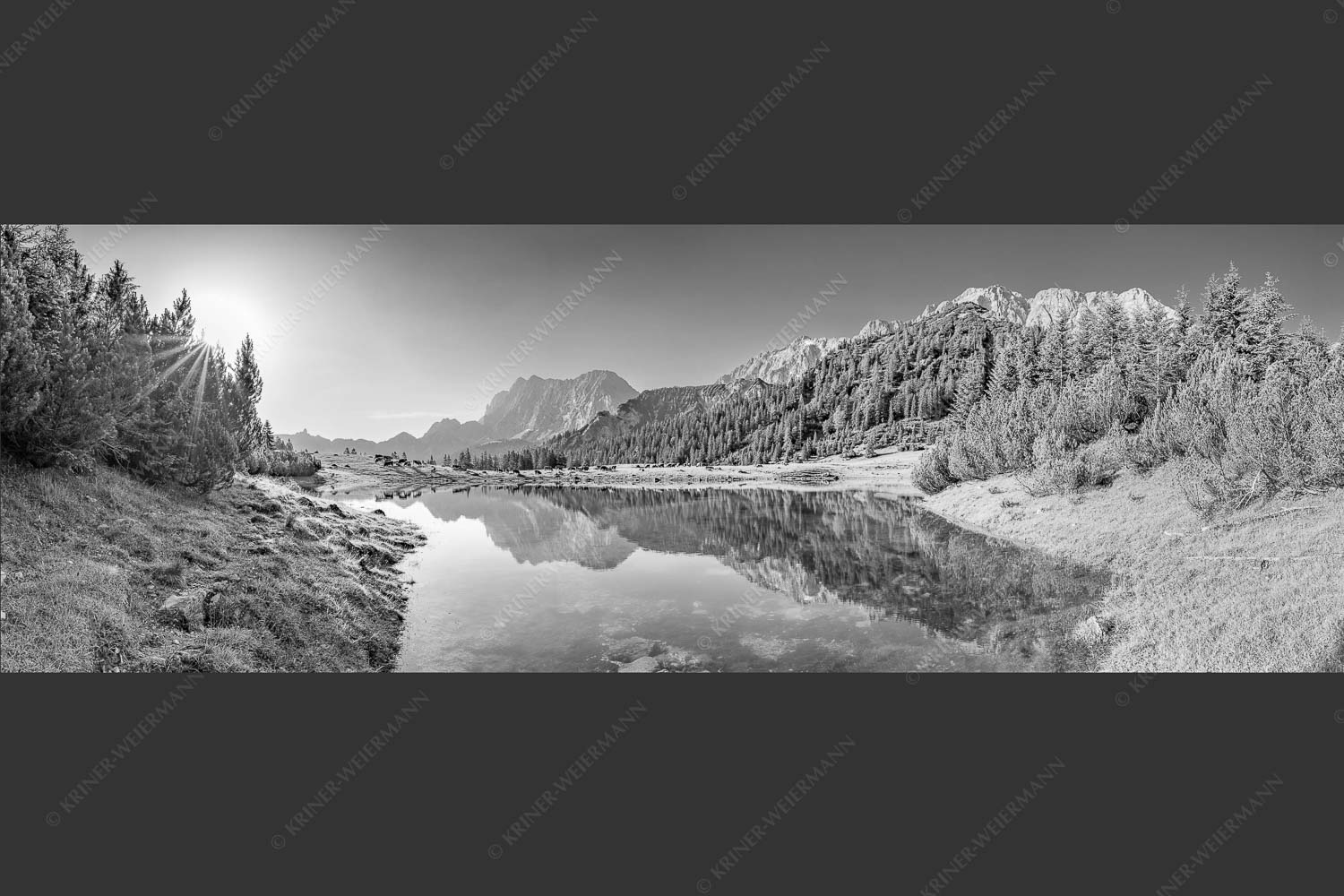 Almsommer auf der Fereineralm im Karwendelgebirge - Almfrieden 3:1 sw -- Fereineralm im Karwendel - mehr Infos bei www.Kriner-Weiermann.de
