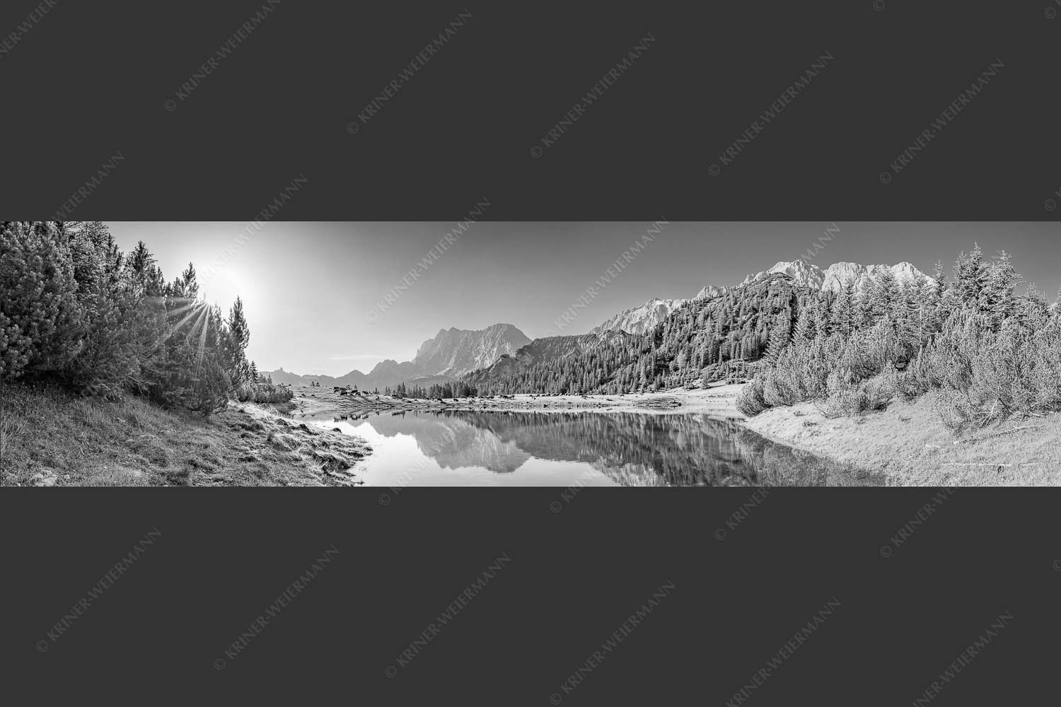 Almsommer auf der Fereineralm im Karwendelgebirge - Almfrieden 4:1 sw -- Fereineralm im Karwendel - mehr Infos bei www.Kriner-Weiermann.de