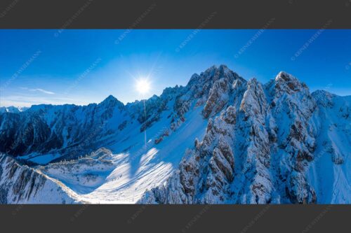 Sonnenaufgang zwischen Erlspitze und Freiungspitzen im Karwendel - Alpin 2:1  -- Winter im Karwendelgebirge - mehr Infos bei www.Kriner-Weiermann.de