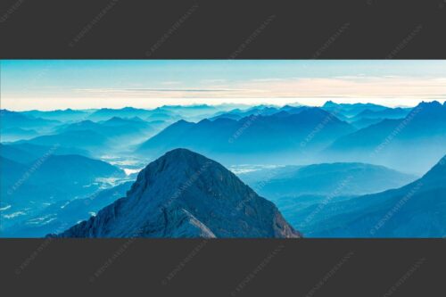 Blick über Alpspitze ins Isartal und Soierngebirge - Alpspitz SüdWest 2,5:1  -- Wetterstein mit Soierngebirge - mehr Infos bei www.Kriner-Weiermann.de