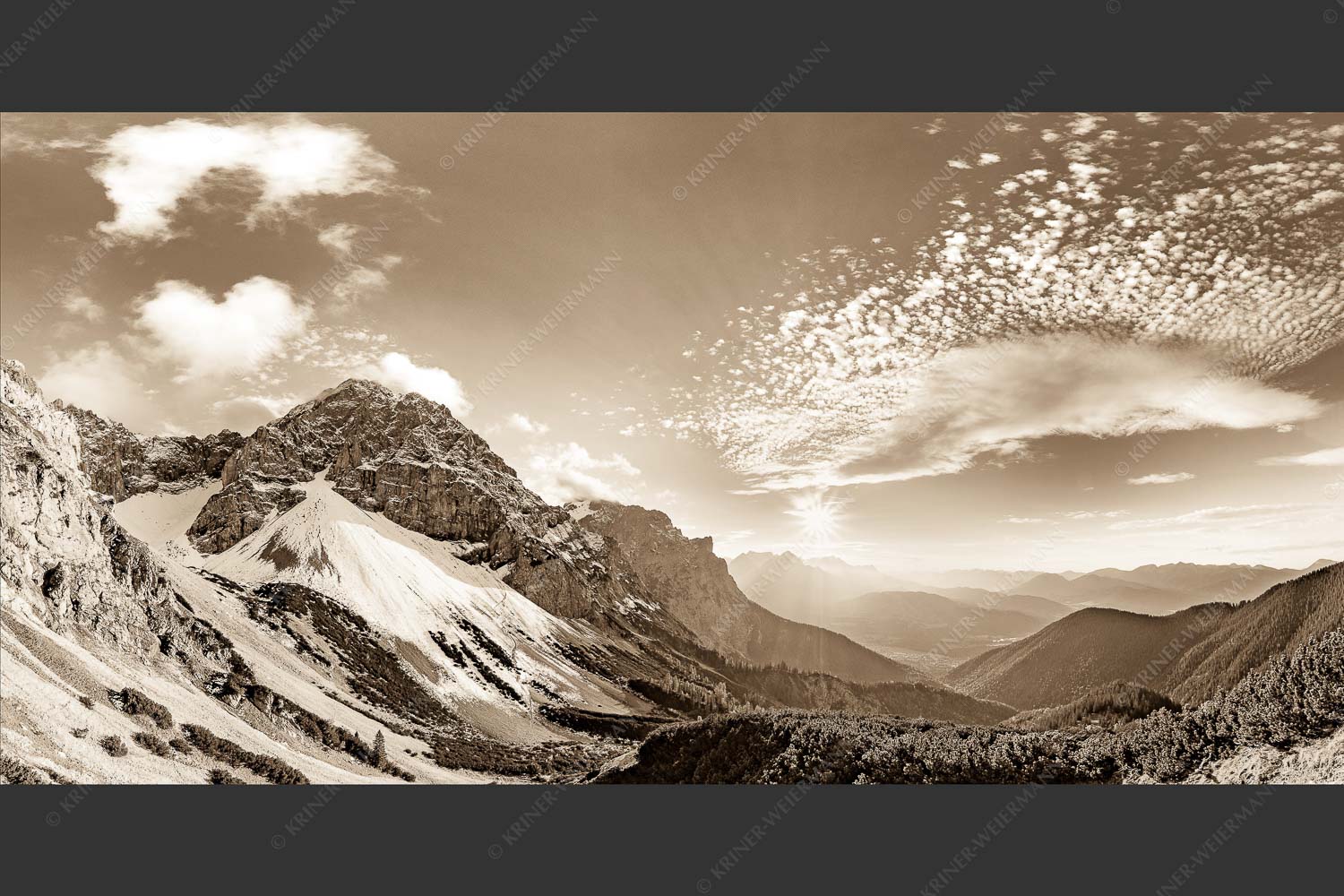 Blick an der Tiefkar- und Viererspitze in den Sonnenuntergang - Andakar Herzerl 2:1 sepia -- Tiefkarspitze im Karwendel - mehr Infos bei www.Kriner-Weiermann.de