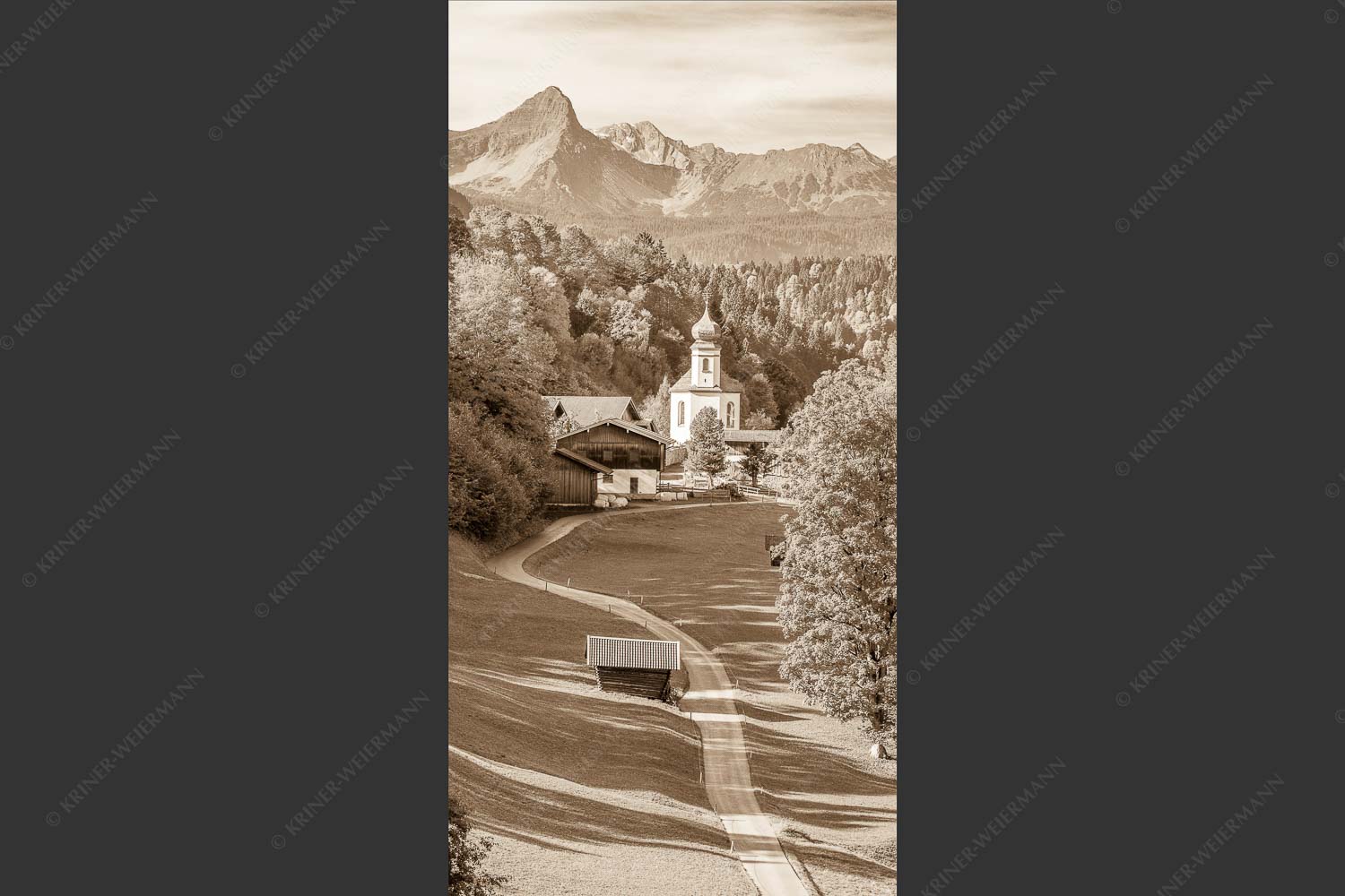 Kirche St. Anna in Wamberg mit Daniel im Hintergrund - Anna und Daniel 1:2 sepia -- Kirche in Wamberg - mehr Infos bei www.Kriner-Weiermann.de