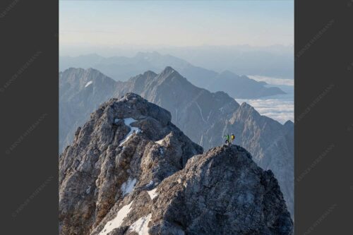 Früh am Morgen unterwegs auf dem Jubiläumsgrat Richtung Alpspitze - Auf dem Grat 1:1  -- Zugpitze Jubiläumsgrat - mehr Infos bei www.Kriner-Weiermann.de