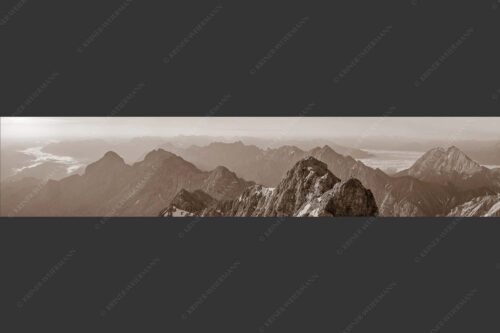 Früh am Morgen unterwegs auf dem Jubiläumsgrat Richtung Alpspitze - Auf dem Grat 5:1 sepia -- Zugpitze Jubiläumsgrat - mehr Infos bei www.Kriner-Weiermann.de