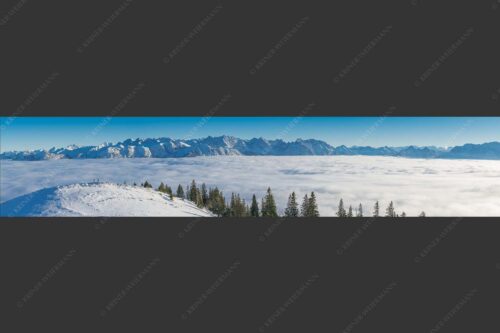 Eine Winterwanderung am Simetsberg über Wolkenmeer mit Karwendel - auf der Sonnenseite 5:1  -- Simetsberg mit Karwendel - mehr Infos bei www.Kriner-Weiermann.de