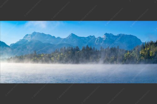 Blick über Barmsee zum Karwendel - Aufklaren 2,5:1  -- Nebel am Barmsee mit Karwendel - mehr Infos bei www.Kriner-Weiermann.de