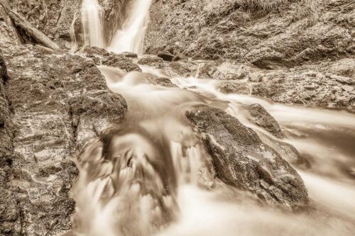 Bach im Estergebirge - Bach im Estergebirge 3:2 sepia -- Wasserfall und Bachlauf - mehr Infos bei www.Kriner-Weiermann.de