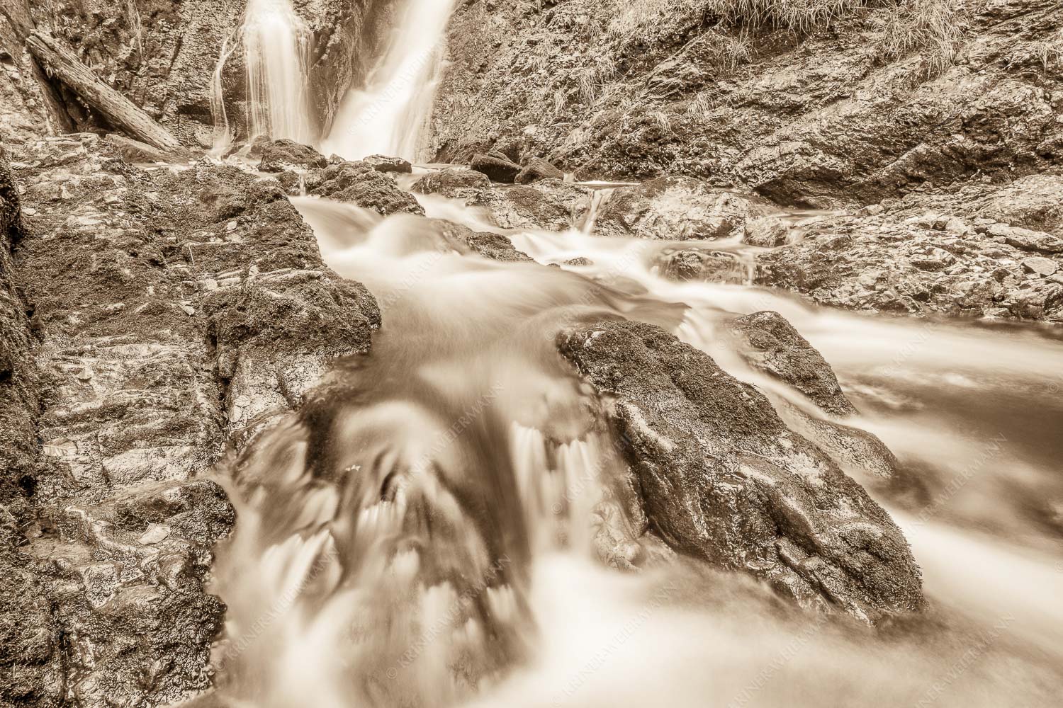 Bach im Estergebirge - Bach im Estergebirge 3:2 sepia -- Wasserfall und Bachlauf - mehr Infos bei www.Kriner-Weiermann.de