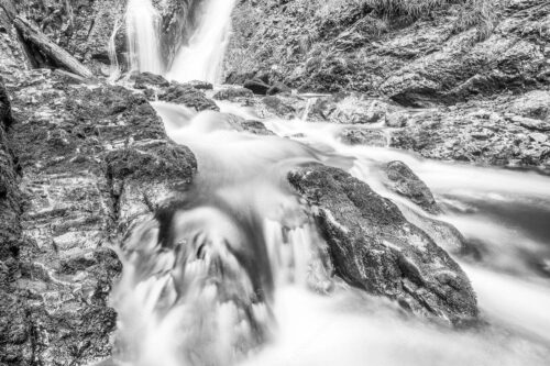 Bach im Estergebirge - Bach im Estergebirge 3:2 sw -- Wasserfall und Bachlauf - mehr Infos bei www.Kriner-Weiermann.de