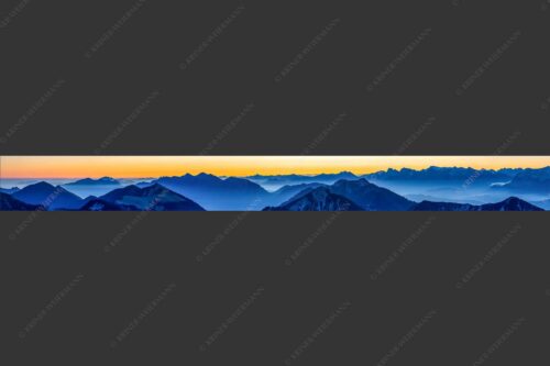 Sonnenaufgang über den Ammergauer-Alpen - Bald gehts los 10:1  -- Esterberg, Karwendel und Wetterstein - mehr Infos bei www.Kriner-Weiermann.de