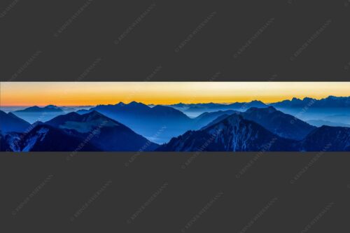 Sonnenaufgang über den Ammergauer-Alpen - Bald gehts los 5:1  -- Esterberg, Karwendel und Wetterstein - mehr Infos bei www.Kriner-Weiermann.de
