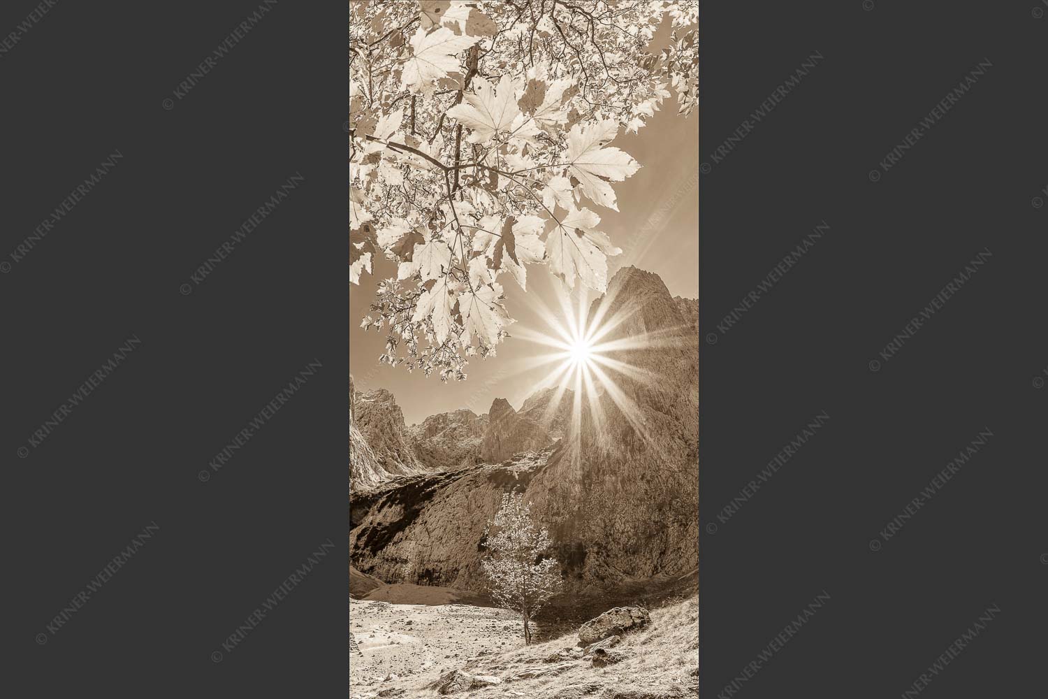 Die Sonne verschwindet am Oberreintalturm - Bald kommt der Herbst 1:2 sepia -- Oberreintal im Wetterstein - mehr Infos bei www.Kriner-Weiermann.de