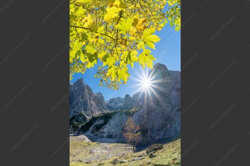 Die Sonne verschwindet am Oberreintalturm - Bald kommt der Herbst 2:3  -- Oberreintal im Wetterstein - mehr Infos bei www.Kriner-Weiermann.de