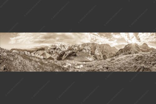 Bergschafe auf der letzten Herbstweide im Wettersteingebirge - Balsam für die Seele 4:1 sepia -- Schafe im Wetterstein - mehr Infos bei www.Kriner-Weiermann.de