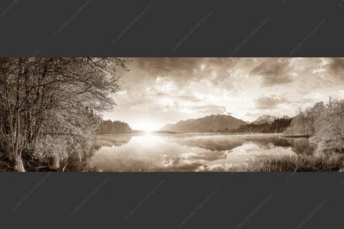 Sonnenaufgang am Barmsee mit Blick zum Soiern- und Karwendelgebirge - Barmseespiegel 3:1 sepia -- Barmsee mit Karwendel - mehr Infos bei www.Kriner-Weiermann.de