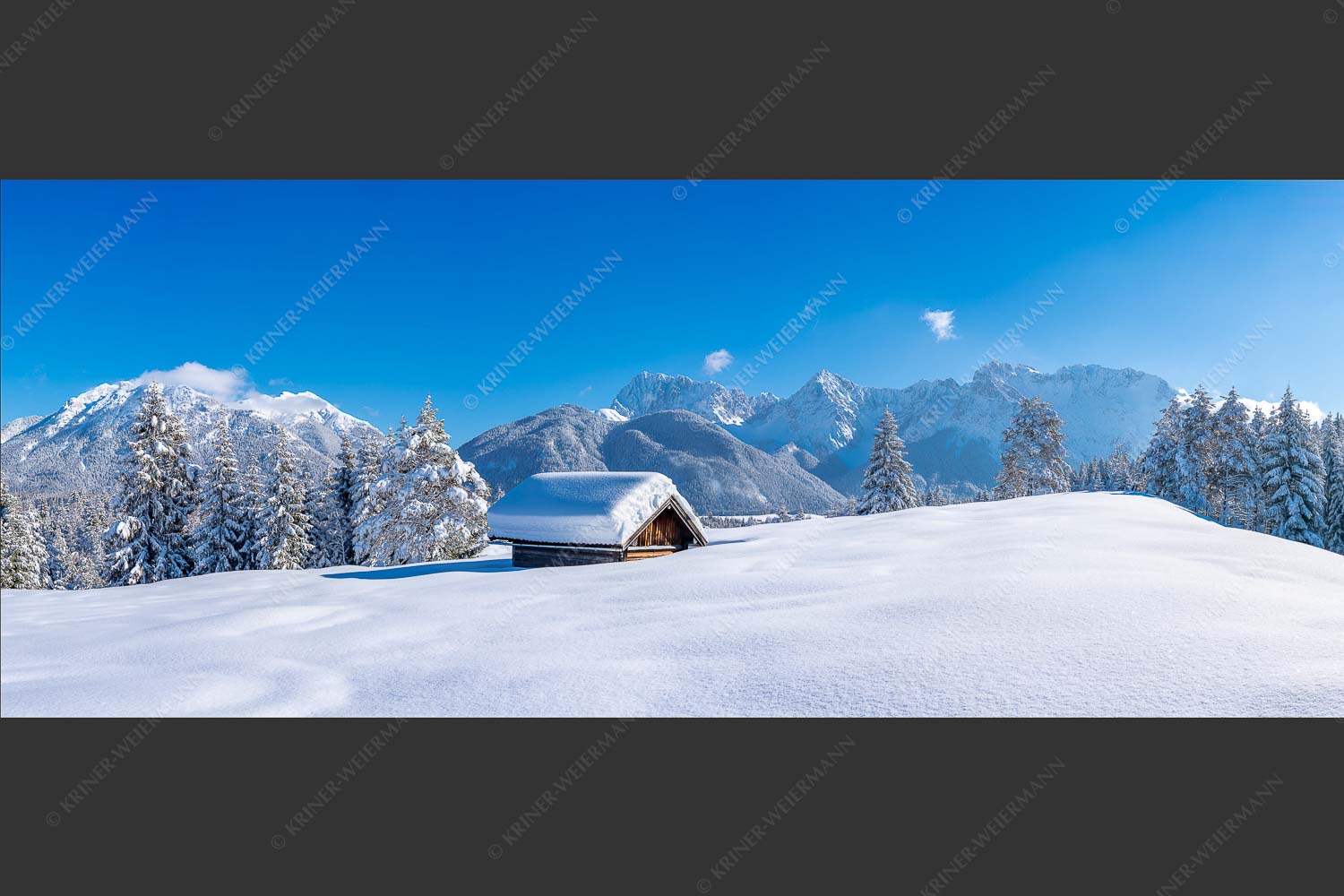 Blick ins Soiern- und Karwendelgebirge - Beeindruckendes Karwendel II 2,5:1  -- Winterlandschaft bei Mittenwald - mehr Infos bei www.Kriner-Weiermann.de