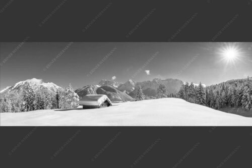 Blick ins Soiern- und Karwendelgebirge - Beeindruckendes Karwendel II 3:1 sw -- Winterlandschaft bei Mittenwald - mehr Infos bei www.Kriner-Weiermann.de