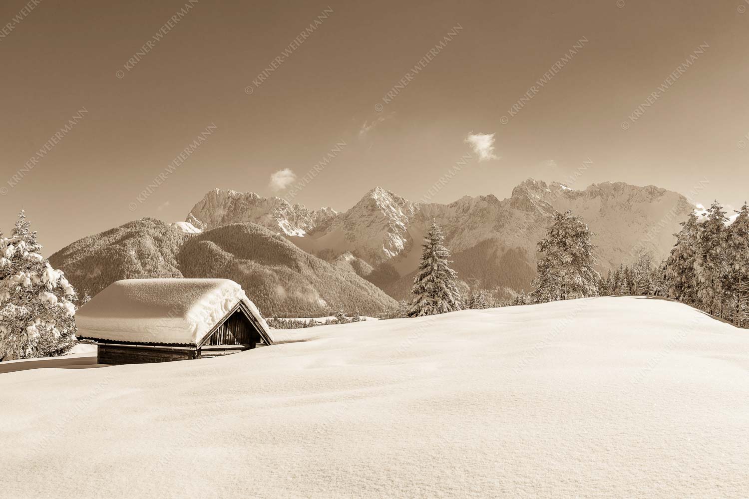 Blick ins Soiern- und Karwendelgebirge - Beeindruckendes Karwendel II 3:2 sepia -- Winterlandschaft bei Mittenwald - mehr Infos bei www.Kriner-Weiermann.de