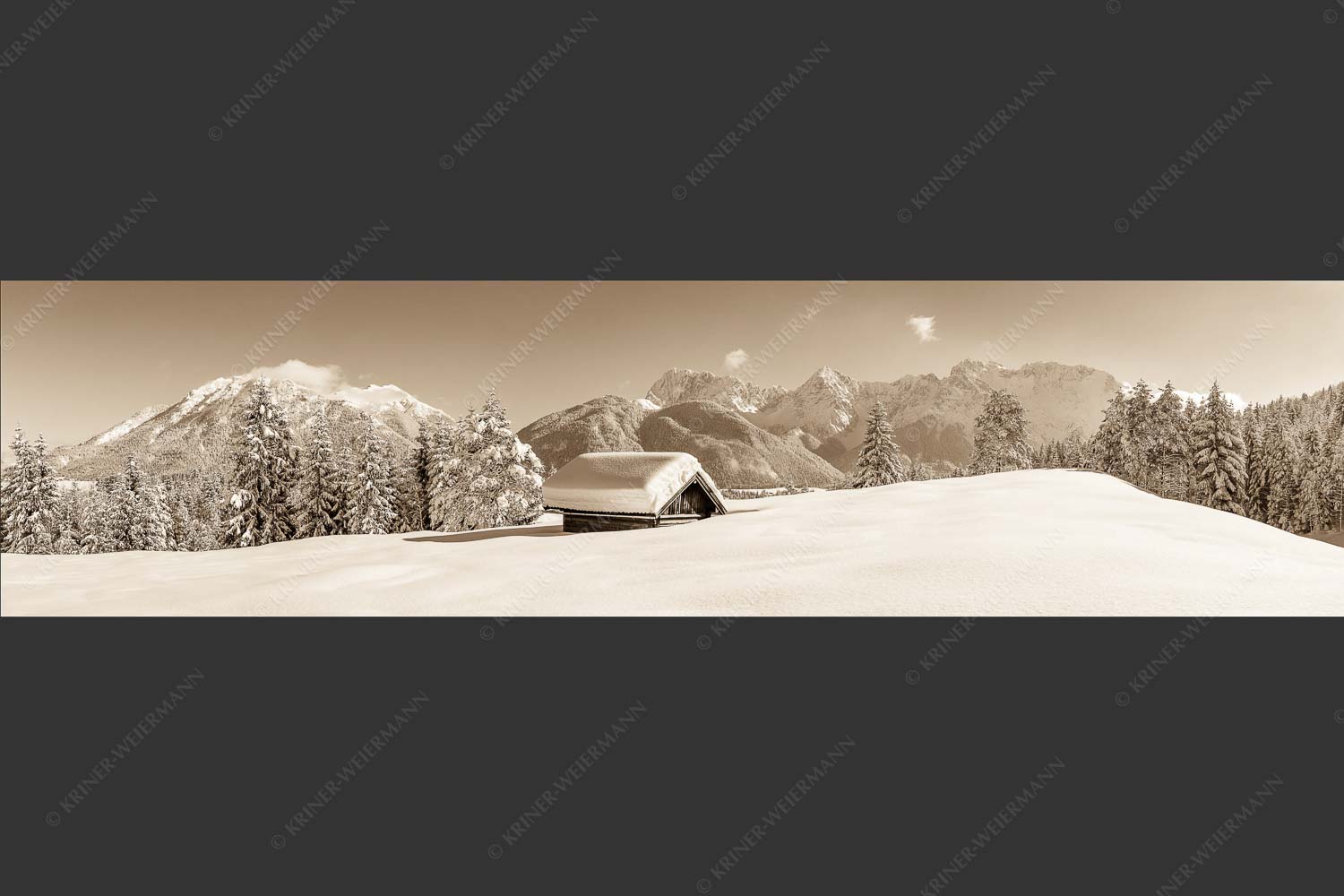 Blick ins Soiern- und Karwendelgebirge - Beeindruckendes Karwendel II 4:1 sepia -- Winterlandschaft bei Mittenwald - mehr Infos bei www.Kriner-Weiermann.de