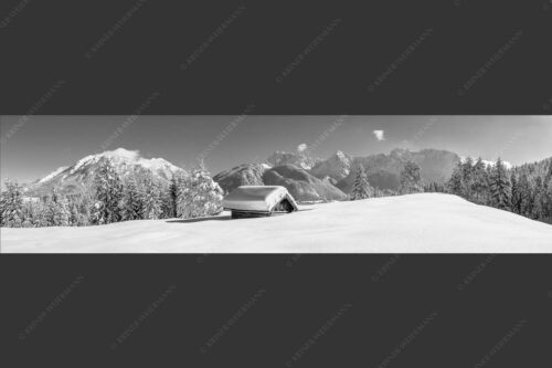 Blick ins Soiern- und Karwendelgebirge - Beeindruckendes Karwendel II 4:1 sw -- Winterlandschaft bei Mittenwald - mehr Infos bei www.Kriner-Weiermann.de