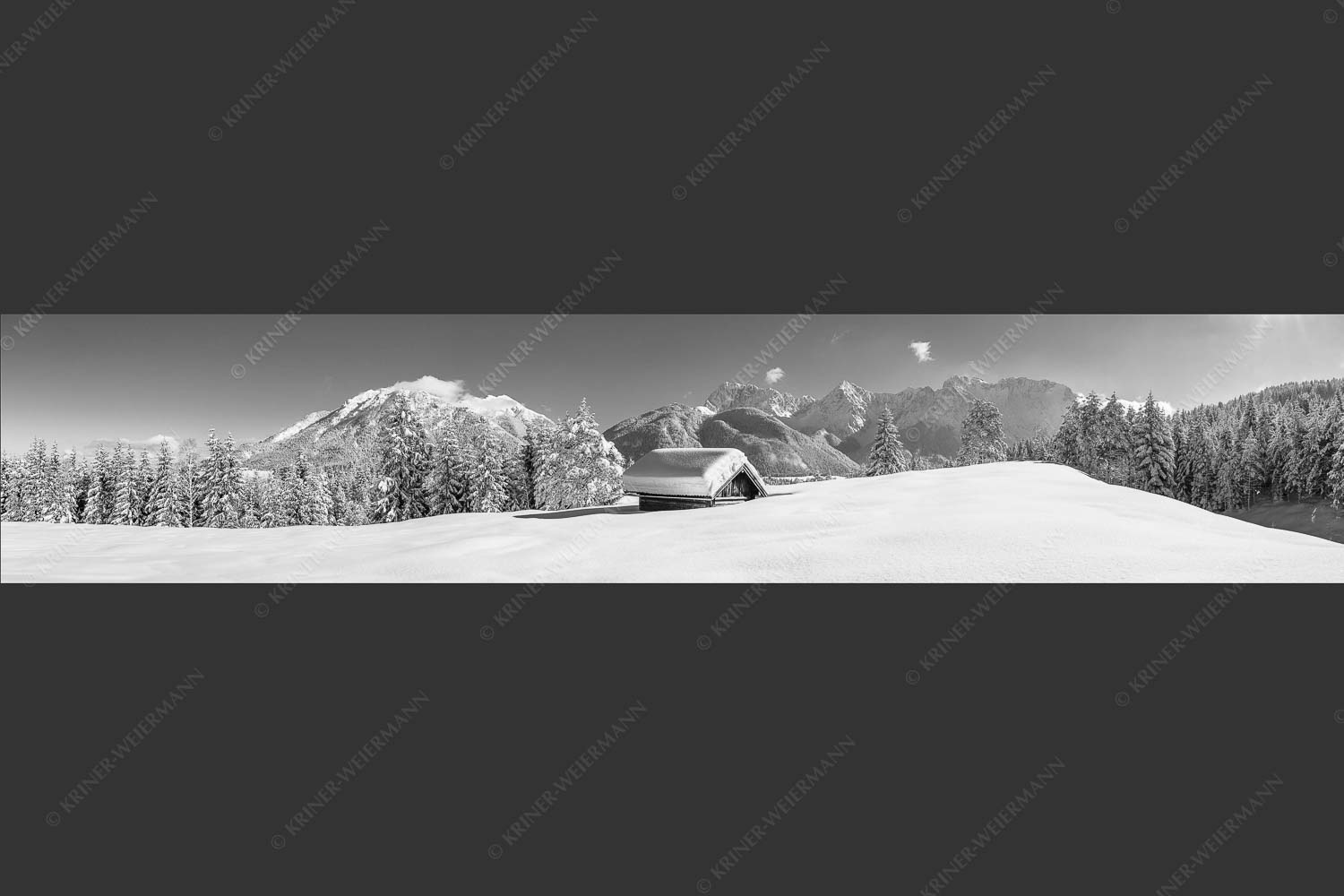 Blick ins Soiern- und Karwendelgebirge - Beeindruckendes Karwendel II 5:1 sw -- Winterlandschaft bei Mittenwald - mehr Infos bei www.Kriner-Weiermann.de