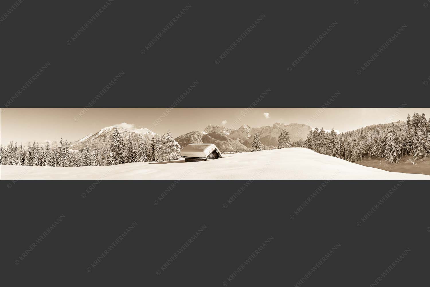Blick ins Soiern- und Karwendelgebirge - Beeindruckendes Karwendel II 6:1 sepia -- Winterlandschaft bei Mittenwald - mehr Infos bei www.Kriner-Weiermann.de