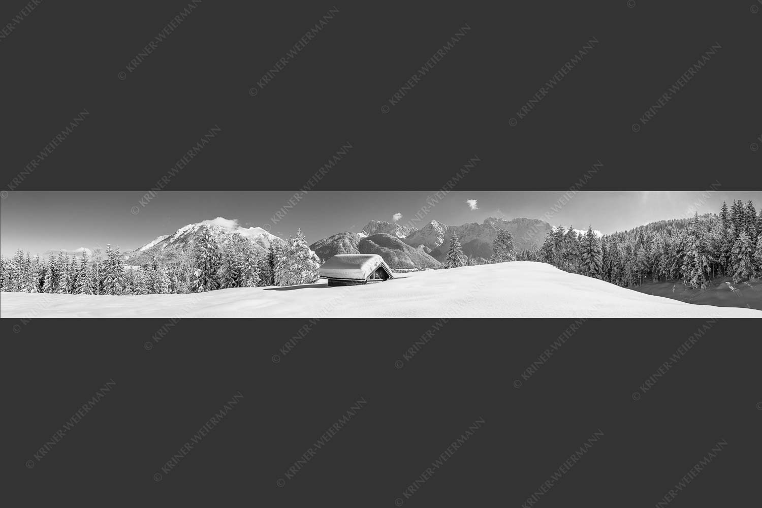 Blick ins Soiern- und Karwendelgebirge - Beeindruckendes Karwendel II 6:1 sw -- Winterlandschaft bei Mittenwald - mehr Infos bei www.Kriner-Weiermann.de