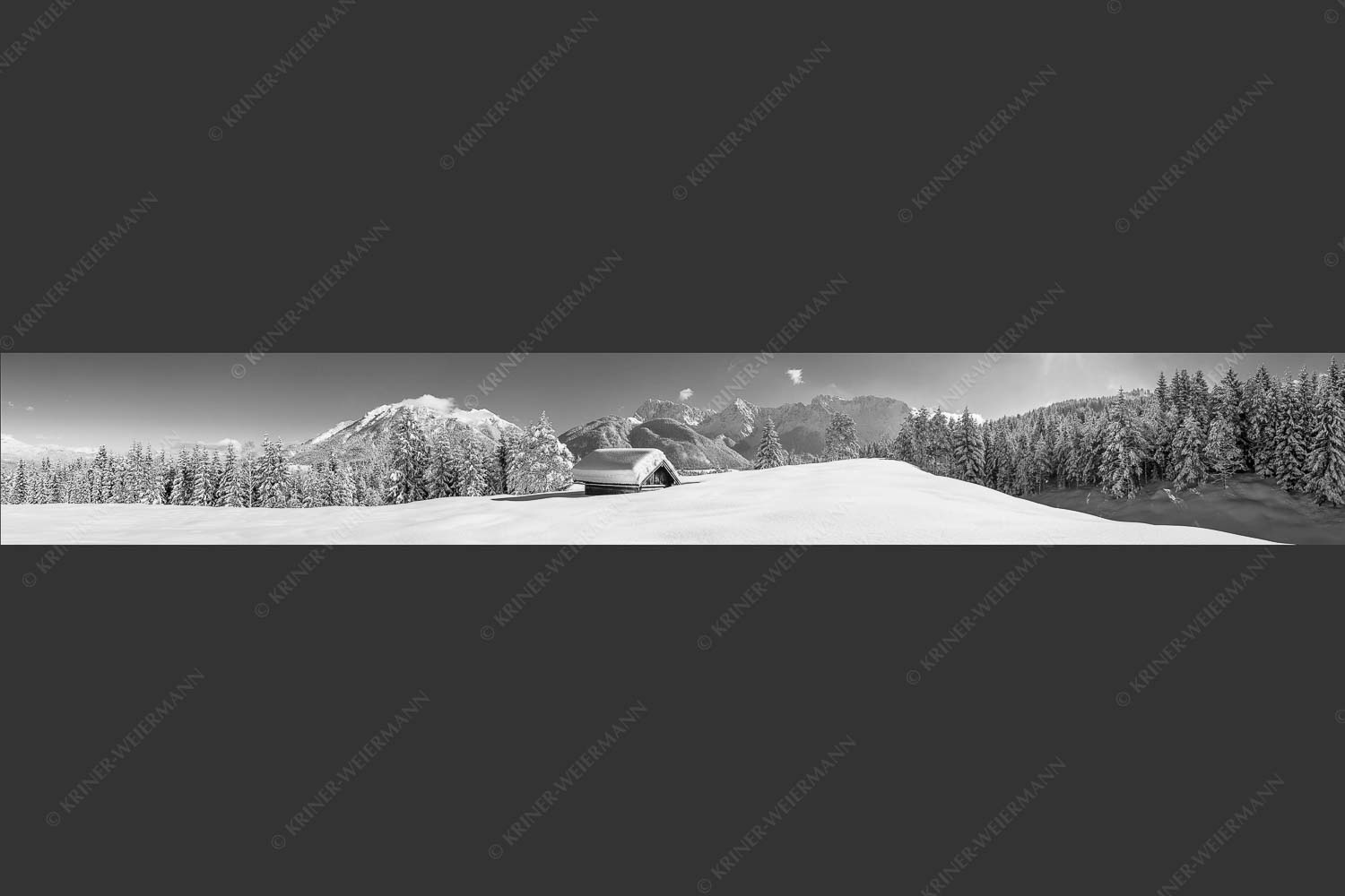 Blick ins Soiern- und Karwendelgebirge - Beeindruckendes Karwendel II 7:1 sw -- Winterlandschaft bei Mittenwald - mehr Infos bei www.Kriner-Weiermann.de