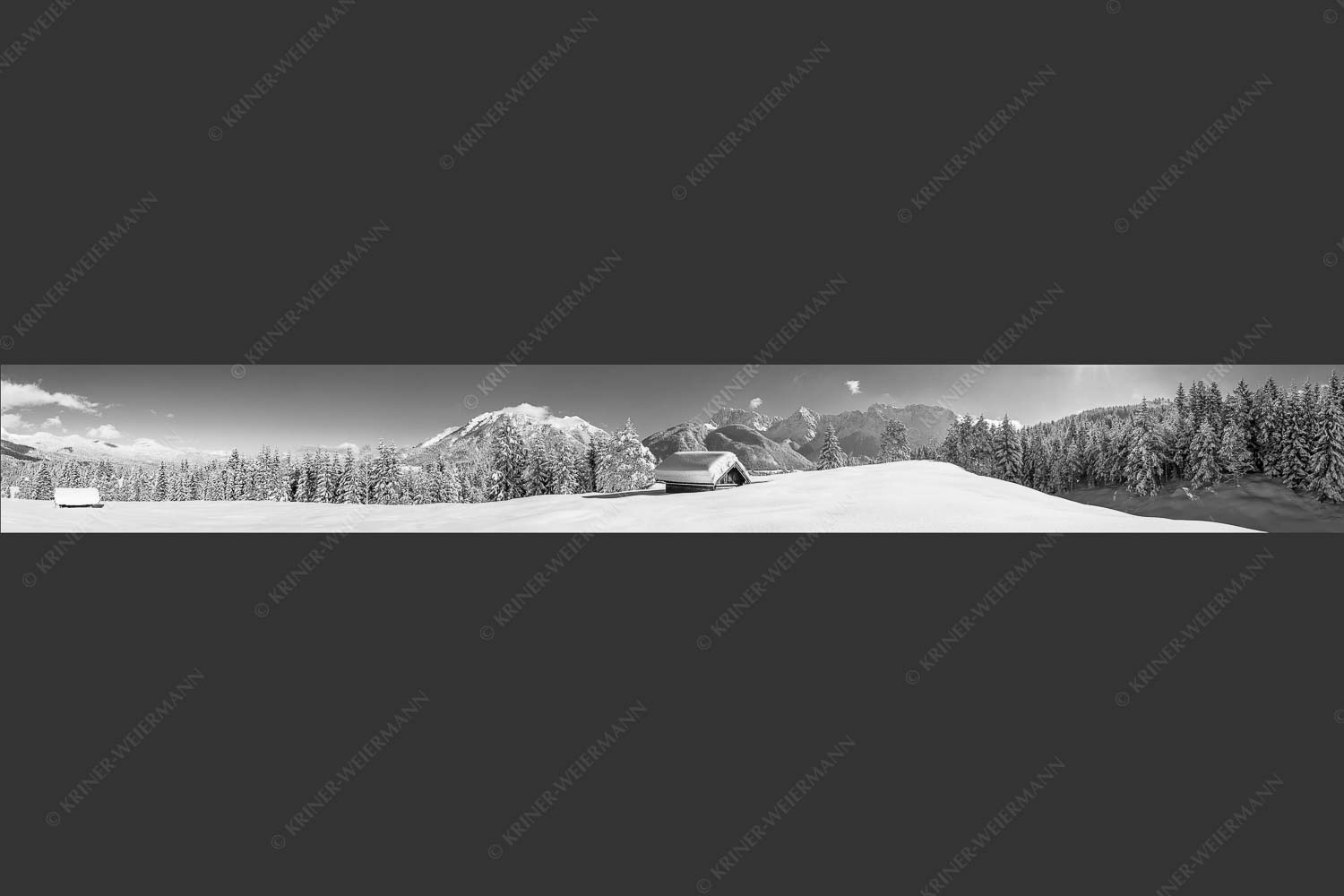 Blick ins Soiern- und Karwendelgebirge - Beeindruckendes Karwendel II 8:1 sw -- Winterlandschaft bei Mittenwald - mehr Infos bei www.Kriner-Weiermann.de