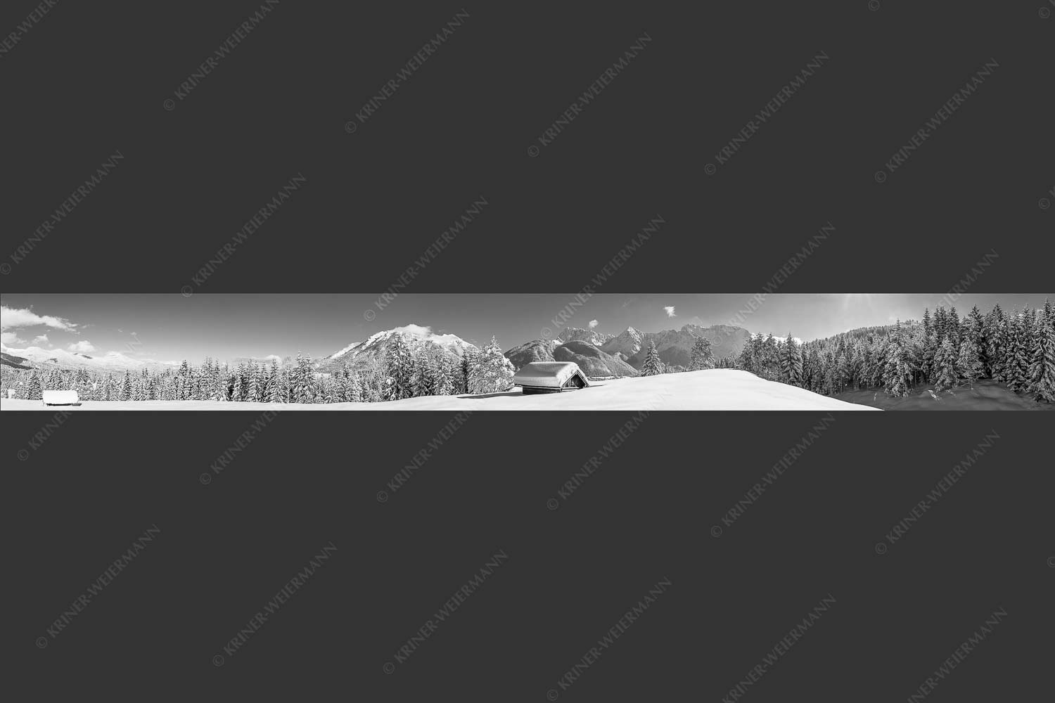 Blick ins Soiern- und Karwendelgebirge - Beeindruckendes Karwendel II 9:1 sw -- Winterlandschaft bei Mittenwald - mehr Infos bei www.Kriner-Weiermann.de