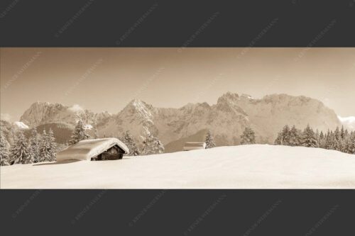 Blick zum Karwendelgebirge mit Wörner, Tiefkar- und Westlicher Karwendelspitze - Beeindruckendes Karwendel 2,5:1 sepia -- Viel Schnee auf Heustadel - mehr Infos bei www.Kriner-Weiermann.de