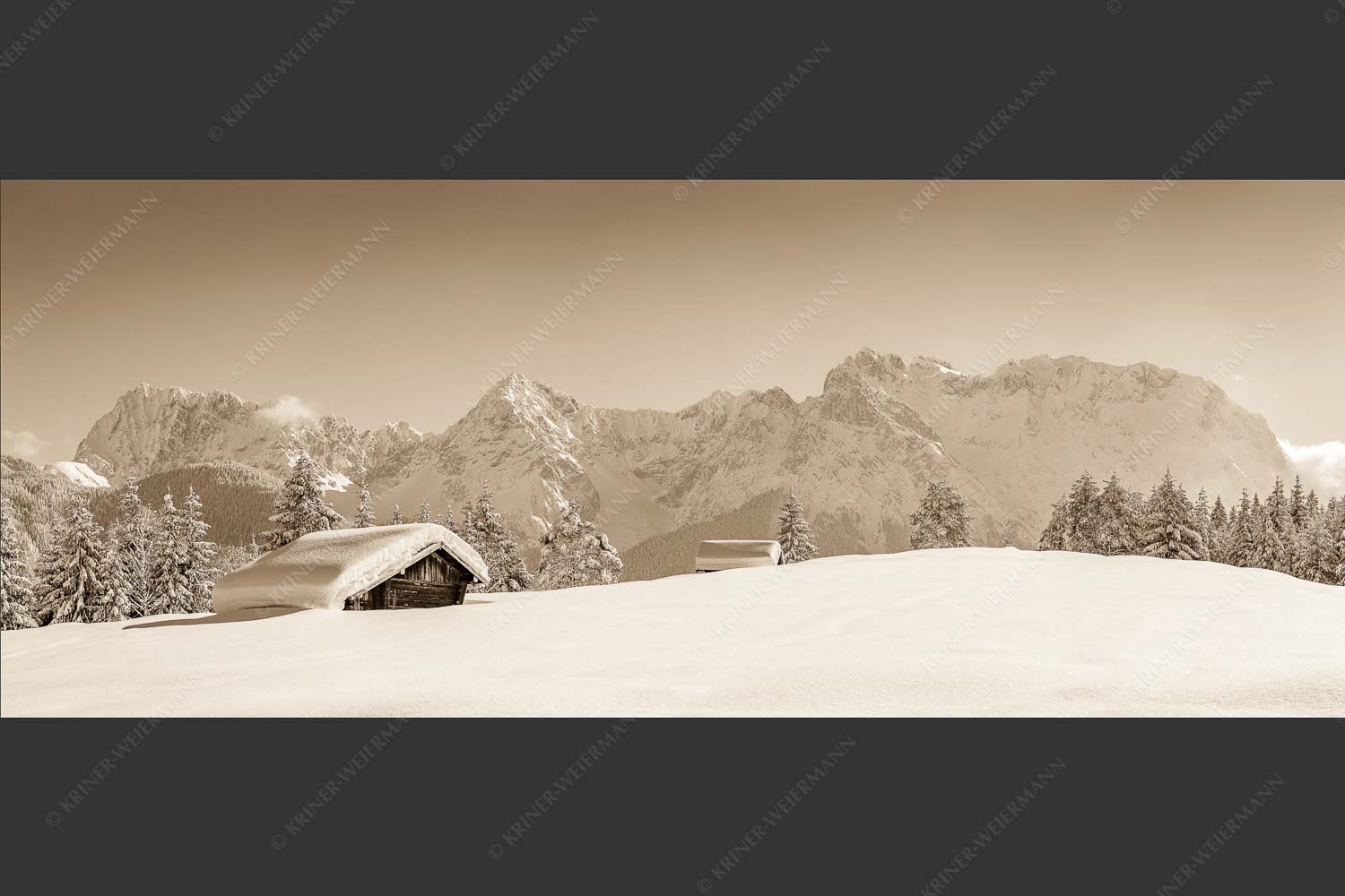 Blick zum Karwendelgebirge mit Wörner, Tiefkar- und Westlicher Karwendelspitze - Beeindruckendes Karwendel 2,5:1 sepia -- Viel Schnee auf Heustadel - mehr Infos bei www.Kriner-Weiermann.de