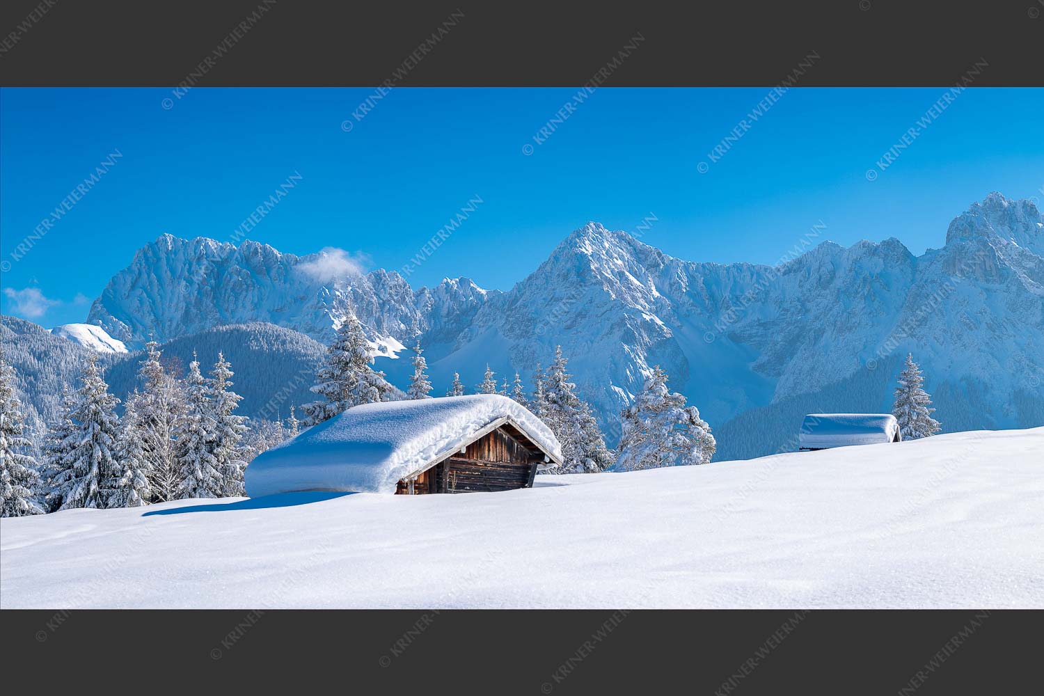 Blick zum Karwendelgebirge mit Wörner, Tiefkar- und Westlicher Karwendelspitze - Beeindruckendes Karwendel 2:1  -- Viel Schnee auf Heustadel - mehr Infos bei www.Kriner-Weiermann.de