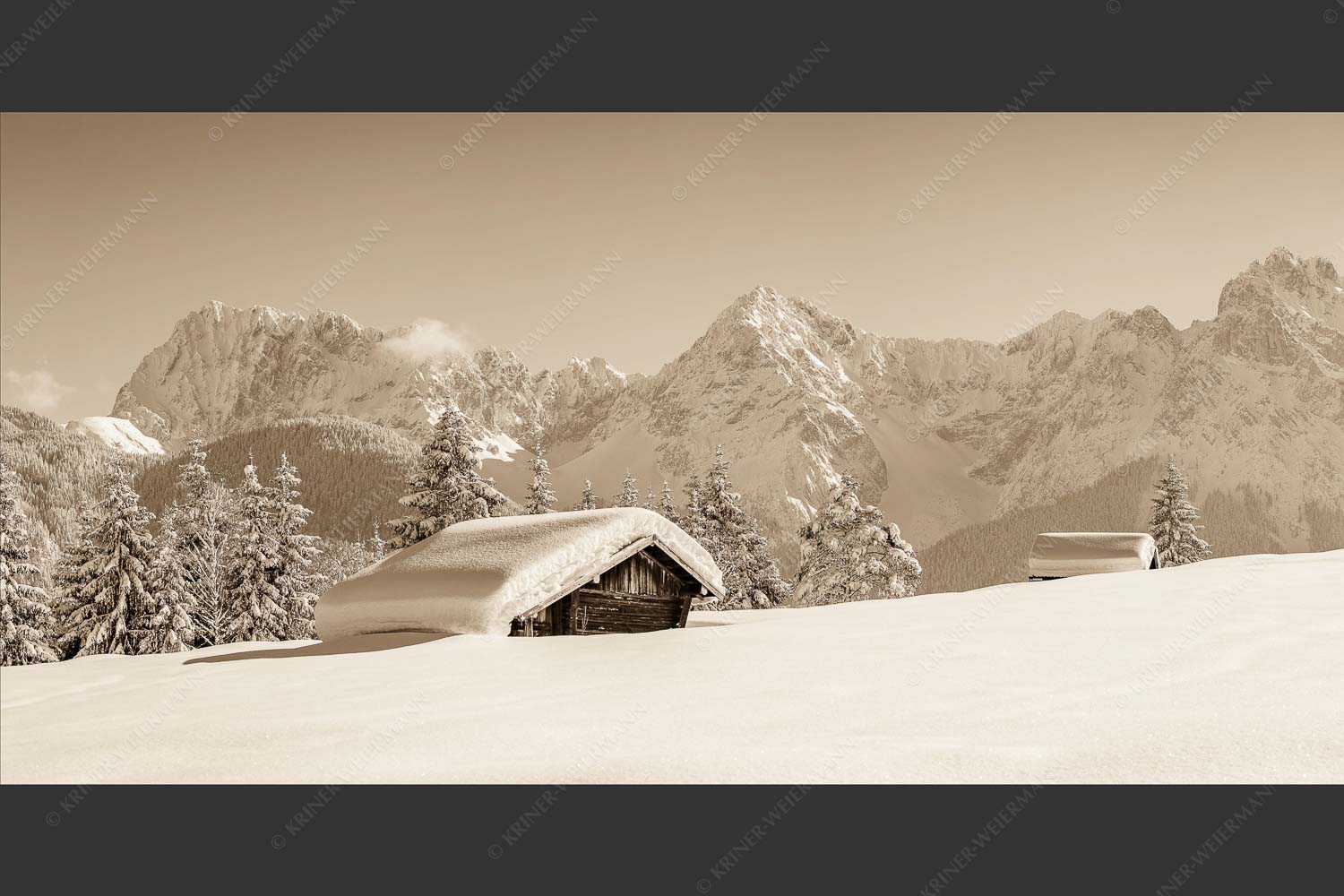 Blick zum Karwendelgebirge mit Wörner, Tiefkar- und Westlicher Karwendelspitze - Beeindruckendes Karwendel 2:1 sepia -- Viel Schnee auf Heustadel - mehr Infos bei www.Kriner-Weiermann.de