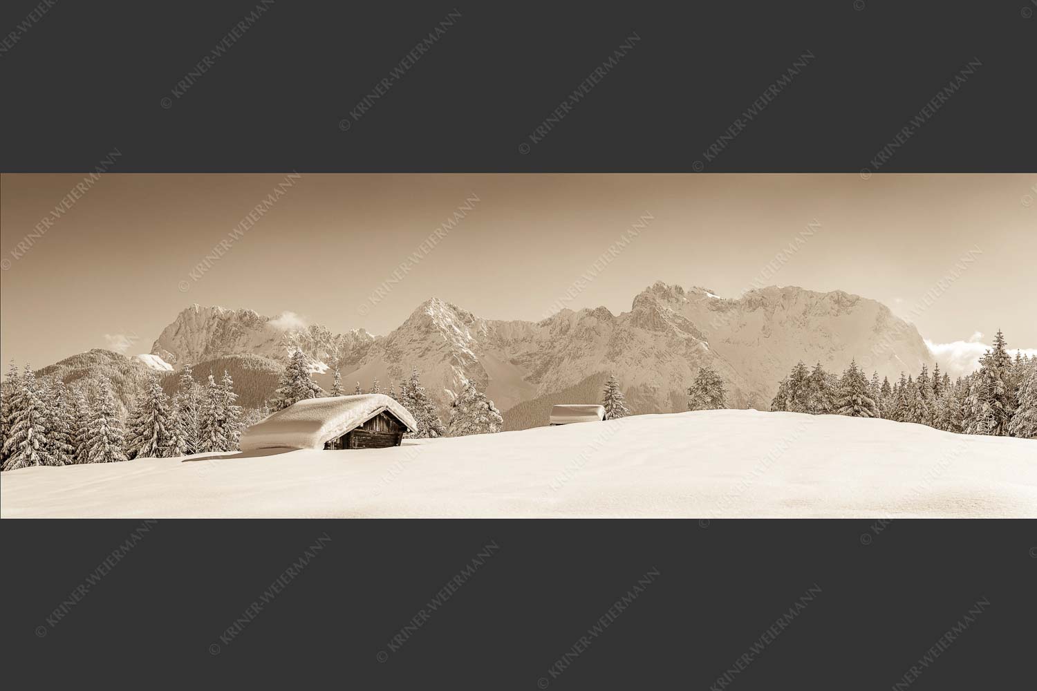 Blick zum Karwendelgebirge mit Wörner, Tiefkar- und Westlicher Karwendelspitze - Beeindruckendes Karwendel 3:1 sepia -- Viel Schnee auf Heustadel - mehr Infos bei www.Kriner-Weiermann.de