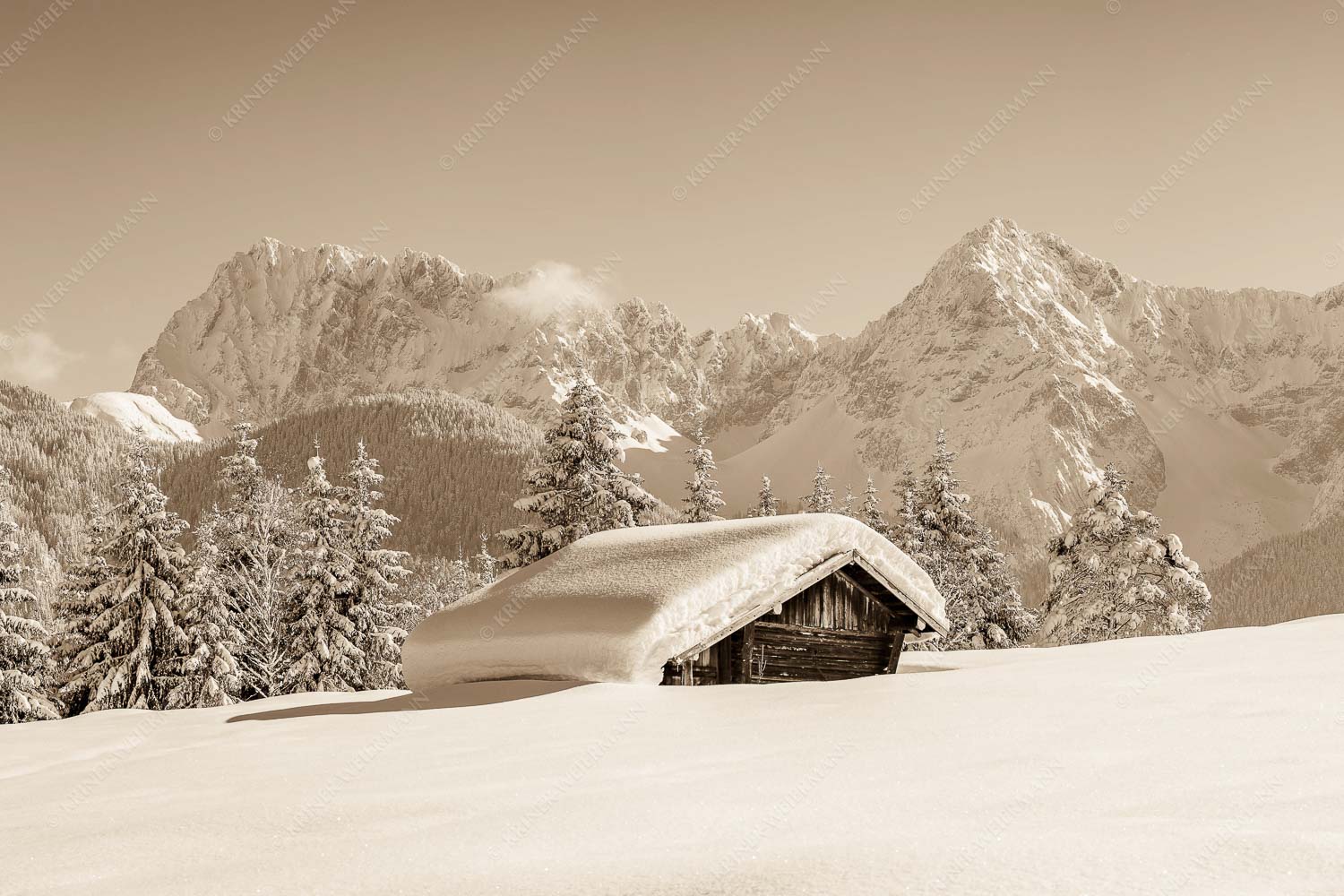 Blick zum Karwendelgebirge mit Wörner, Tiefkar- und Westlicher Karwendelspitze - Beeindruckendes Karwendel 3:2 sepia -- Viel Schnee auf Heustadel - mehr Infos bei www.Kriner-Weiermann.de