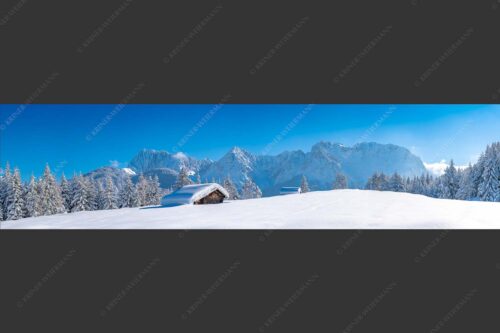 Blick zum Karwendelgebirge mit Wörner, Tiefkar- und Westlicher Karwendelspitze - Beeindruckendes Karwendel 4:1  -- Viel Schnee auf Heustadel - mehr Infos bei www.Kriner-Weiermann.de