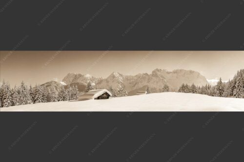 Blick zum Karwendelgebirge mit Wörner, Tiefkar- und Westlicher Karwendelspitze - Beeindruckendes Karwendel 4:1 sepia -- Viel Schnee auf Heustadel - mehr Infos bei www.Kriner-Weiermann.de