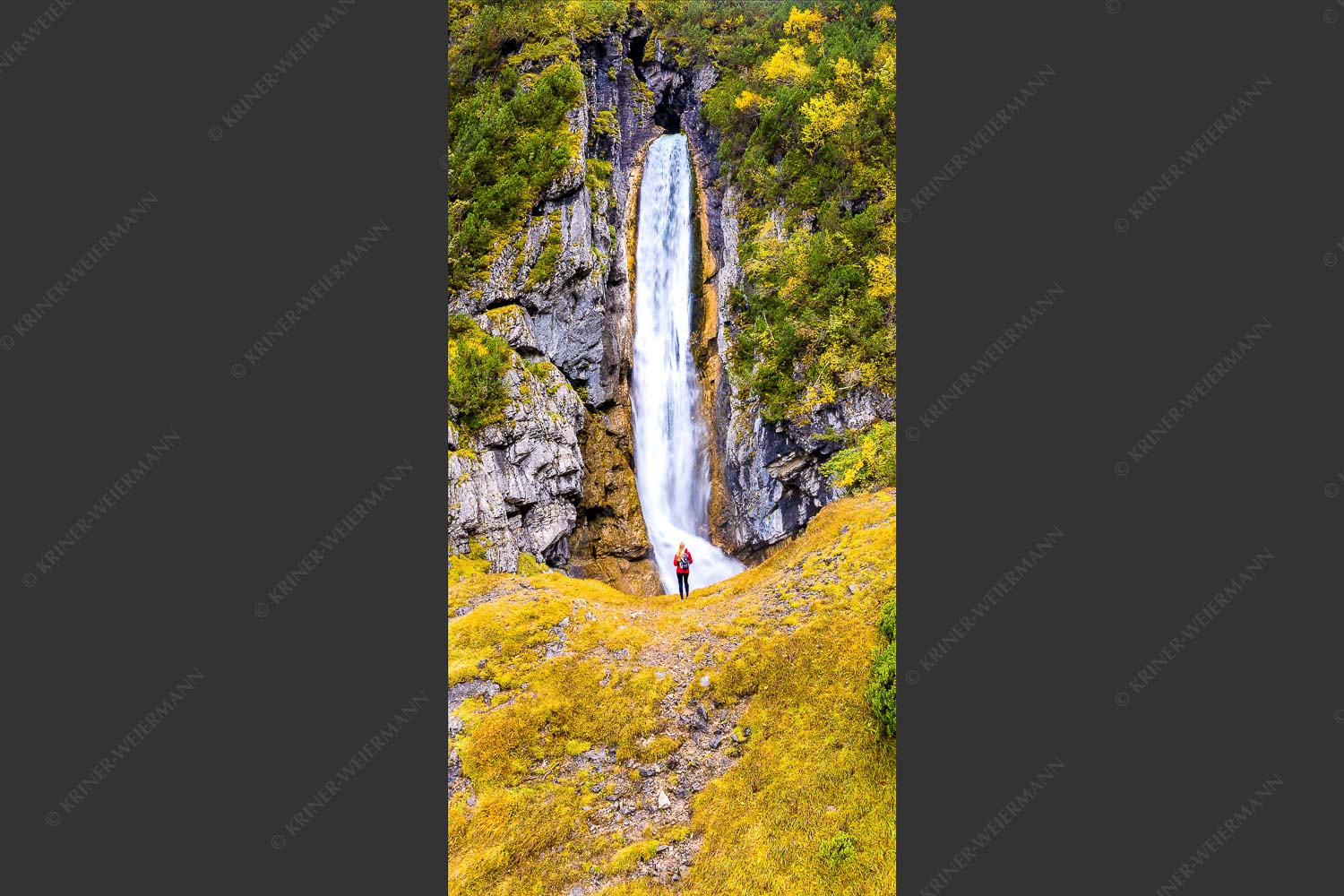 Partnachfall im Reintal im Wettersteingebirge - Beeindruckt 1:2  -- Wasserfall im Wetterstein - mehr Infos bei www.Kriner-Weiermann.de