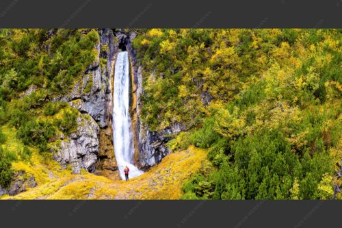 Partnachfall im Reintal im Wettersteingebirge - Beeindruckt 2:1  -- Wasserfall im Wetterstein - mehr Infos bei www.Kriner-Weiermann.de