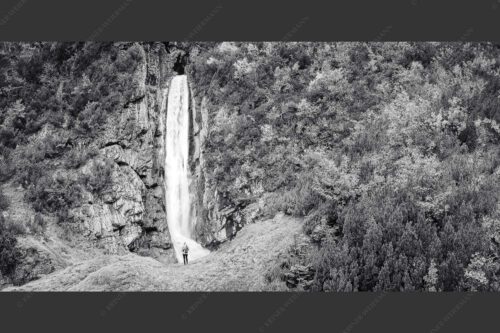 Partnachfall im Reintal im Wettersteingebirge - Beeindruckt 2:1 sw -- Wasserfall im Wetterstein - mehr Infos bei www.Kriner-Weiermann.de