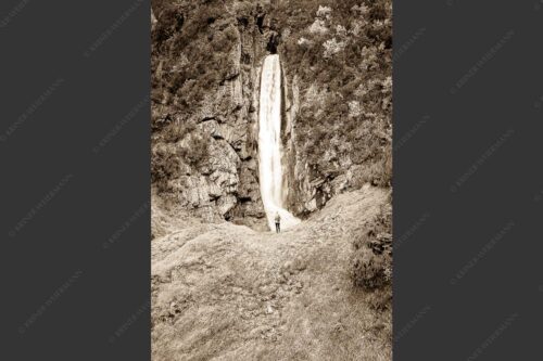 Partnachfall im Reintal im Wettersteingebirge - Beeindruckt 2:3 sepia -- Wasserfall im Wetterstein - mehr Infos bei www.Kriner-Weiermann.de