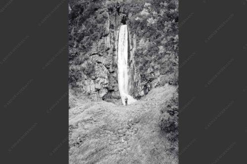 Partnachfall im Reintal im Wettersteingebirge - Beeindruckt 2:3 sw -- Wasserfall im Wetterstein - mehr Infos bei www.Kriner-Weiermann.de