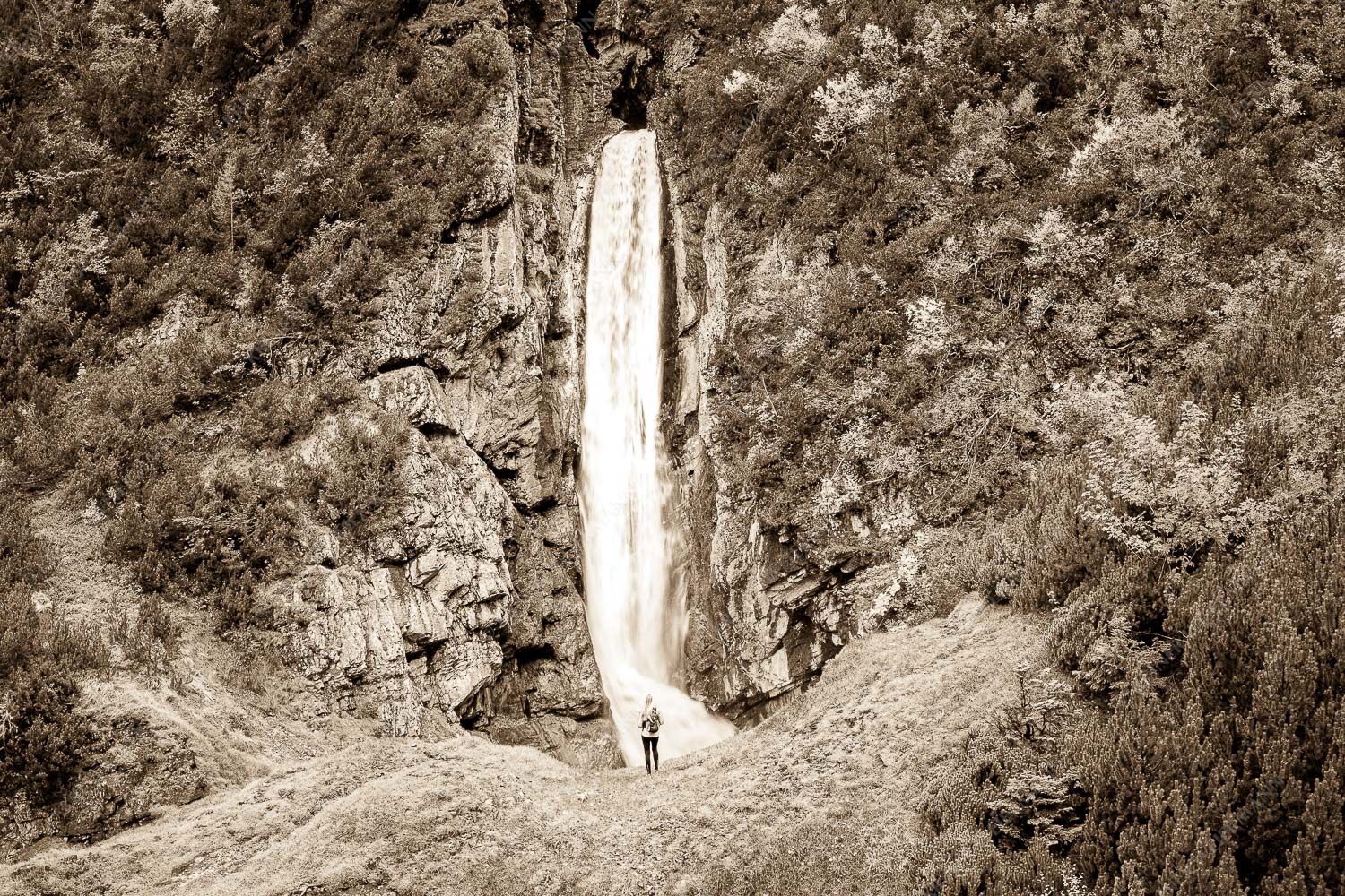 Partnachfall im Reintal im Wettersteingebirge - Beeindruckt 3:2 sepia -- Wasserfall im Wetterstein - mehr Infos bei www.Kriner-Weiermann.de